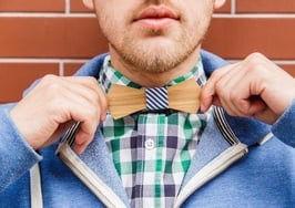 Musician-turned-agent loses the suit and tie to attract clients