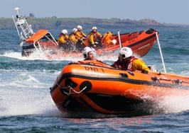 Master client and colleague coaching by using lifeboats and mirrors