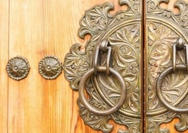 Carlton Woods manor auctioned by Platinum Luxury Auctions