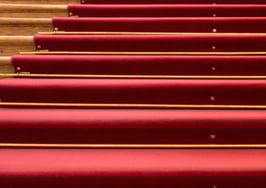 How to hook a luxury real estate client