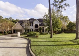 Luxury listing: backyard oasis in Tomball home