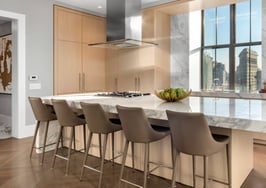 How an agent-stager duo is marketing this historic luxury skyscraper