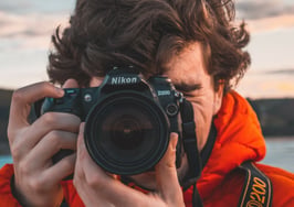 This app pays users to snap pics for the real estate industry