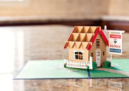 RE/MAX partnership gives agents discounts on really fancy cards