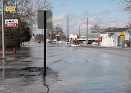Historic Midwest floods kill 3, destroy hundreds of homes