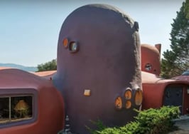 Thousands rally to protect Bay Area's so-called 'Flintstone House'