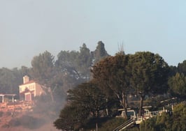 Fires imperil wealthy Los Angeles neighborhoods, celebrity homes