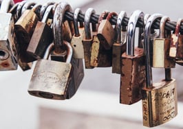 Economists say consumers should lock in low mortgage rates now