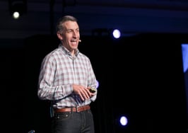 RedfinNow temporarily suspends homebuying amid market slump