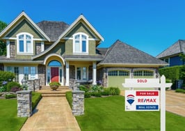 RE/MAX expands broker fee deferrals, enacts hiring freezes