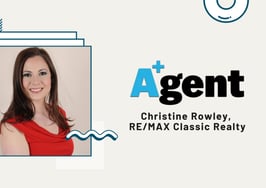 How 1 broker is brightening the holidays 1 Christmas light at a time