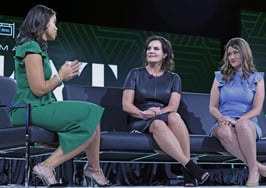 What do 'one-stop shop' brokerages offer agents?