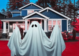 An image of a ghost in front of a house to signify real estate agents getting ghosted.