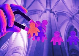 An image of a hand holding a magnet attracting little people to represent agent retention and what real estate agents want in a brokerage.