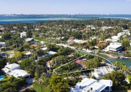 With brothers locked up, Alexander family shops around Miami homes