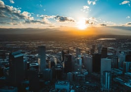 US home prices hold near all-time highs — but with weak momentum