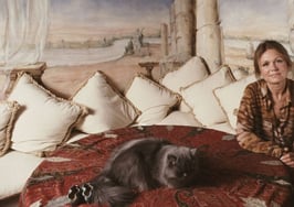 An image of Gloria Steinem in her home to signify that the Gloria Steinem home built a movement.