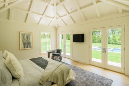 Luxury listing: modern manor house in the Hamptons