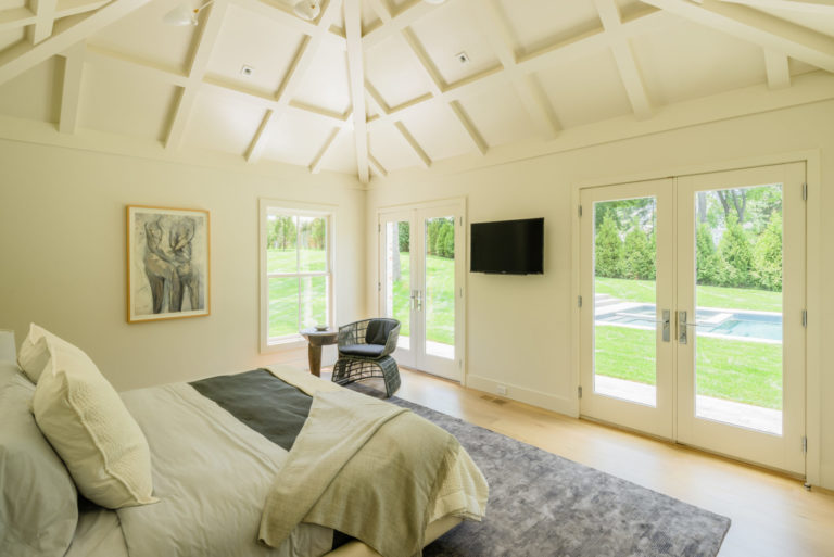 Luxury listing: modern manor house in the Hamptons