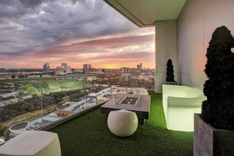SMARTePLANS listing: high-rise with unbeatable views