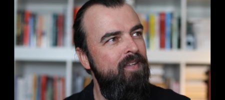 Do you advertise on buses? What Scott Stratten (really) thinks about agent marketing