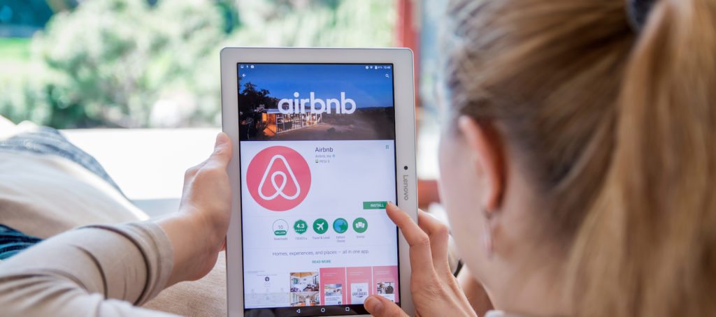 Airbnb delays IPO and makes leadership changes