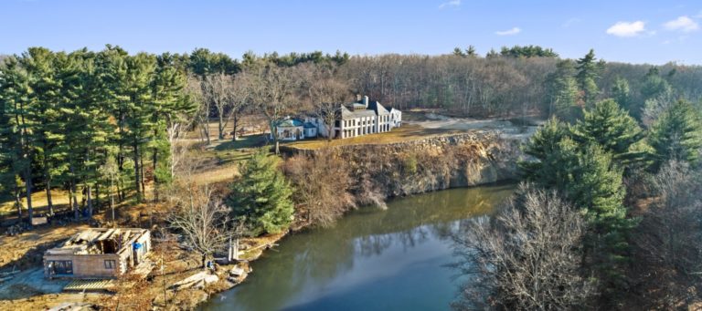 The Seychelles is auctioning off this lavish NY mansion
