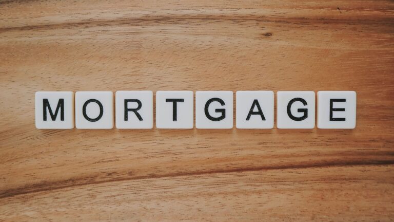Mortgage rates remain flat but could go lower this year