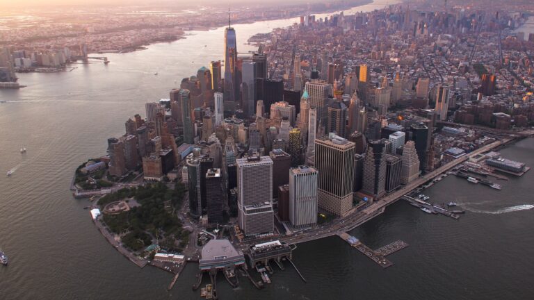 Broker confidence in New York City plummets to record low