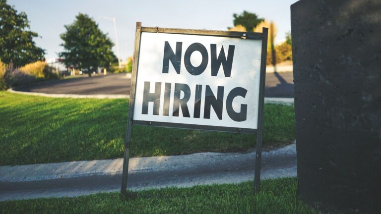New jobless claims dip below 1M as Biden steps into presidency