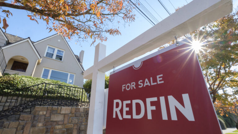 Amid discrimination lawsuit, agents criticize Redfin pricing policies