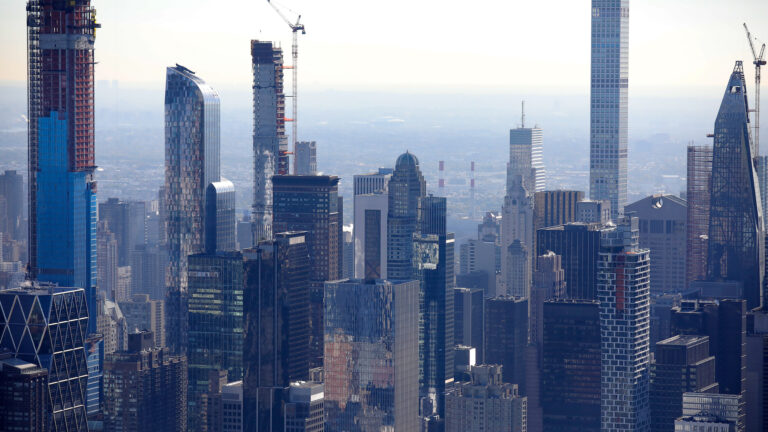 Leaky pipes and stalled elevators: Living a life of luxury at 432 Park