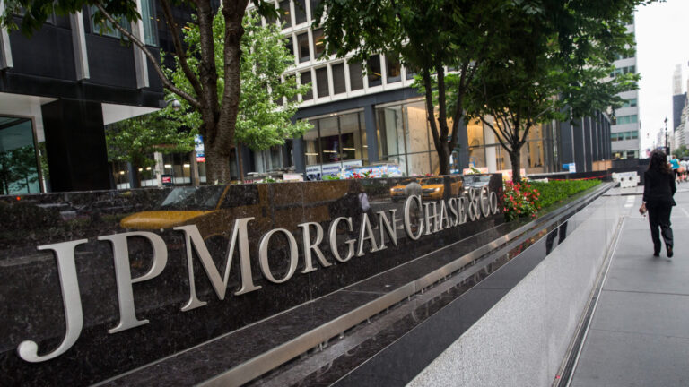 Mortgage lenders deal more purchase loans amid fewer refis