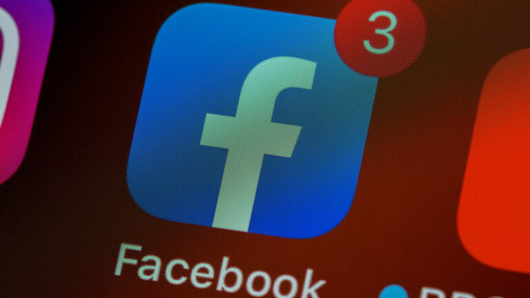 Facebook wants to turn your video meetings into virtual reality