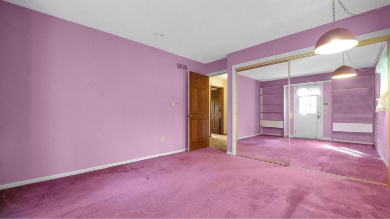 That '70s home: Colorful carpet lines every room of Ohio house
