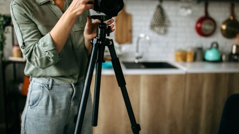 CoreLogic sells HomeVisit for stake in Canadian buyer, Urbanimmersive