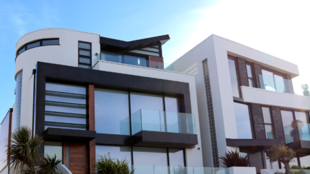 Stock market gains push luxury homebuyers ahead in October