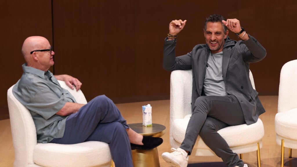 How Mauricio Umansky Turned An Irate Kelsey Grammer Into A Client - Vimarsana News