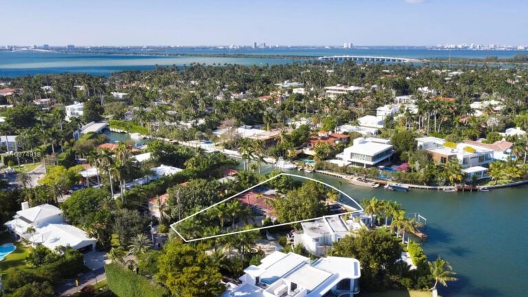 With brothers locked up, Alexander family shops around Miami homes