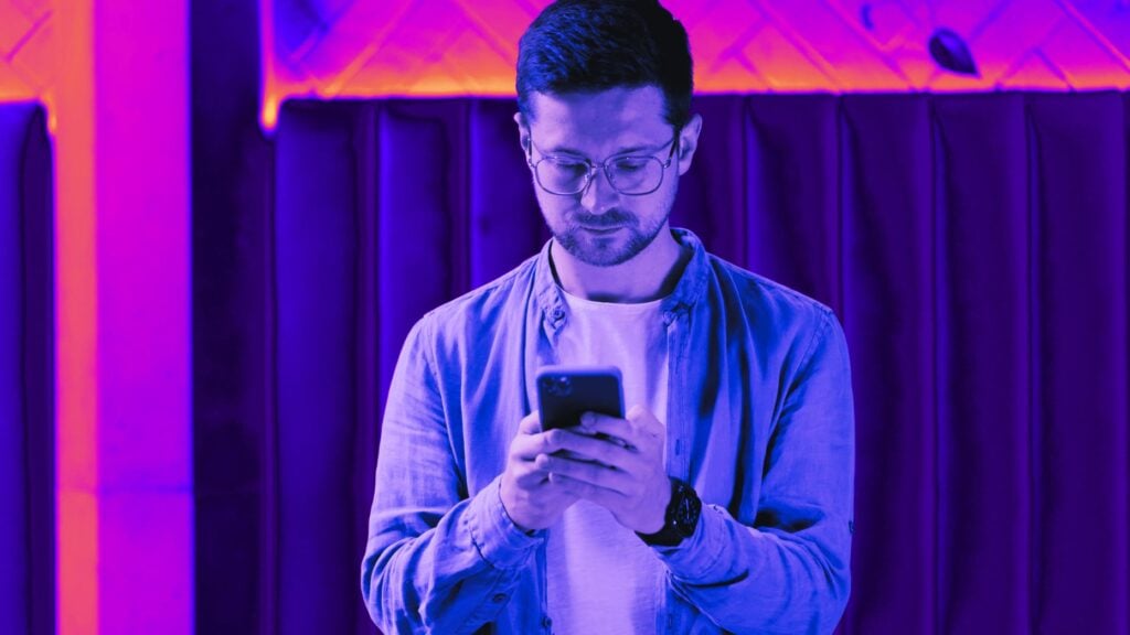 bad habits, doom scrolling, scrolling