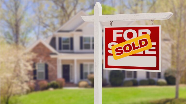 New-home sales plunge 10.5%, fall below expectations