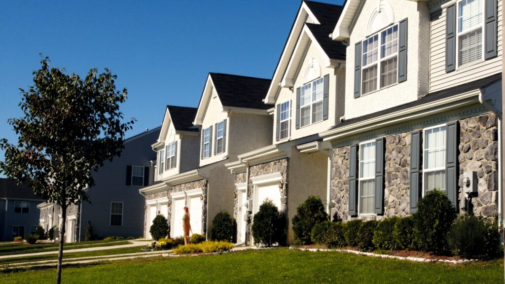 Condo sales fall to 10-year low amid surge in insurance costs, HOA fees