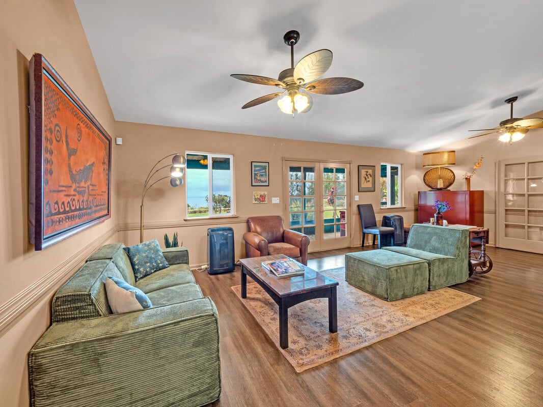 The living room at 47-4567 Honokaa Waipio Road