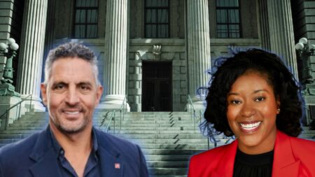 Mauricio Umansky and Nykia Wright in front of a court house