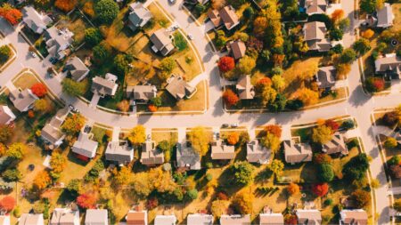 Discounts, lower mortgage rates give homebuyers deals this fall