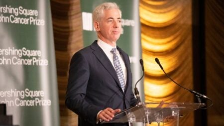 Don't merge Fannie and Freddie, says their biggest investor