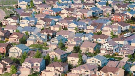 New Senate bill would force large investors to sell after 7 years