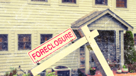 Foreclosures rise in 2026 as early warning signs emerge (VIDEO)
