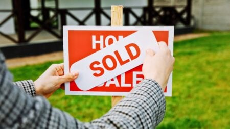 Existing-home sales defy consumer gloom, NAR data shows