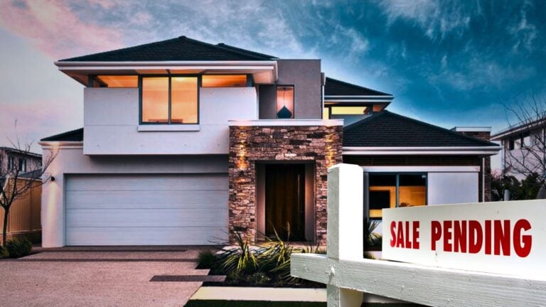 Pending home sales hit 3-month low as rates climb
